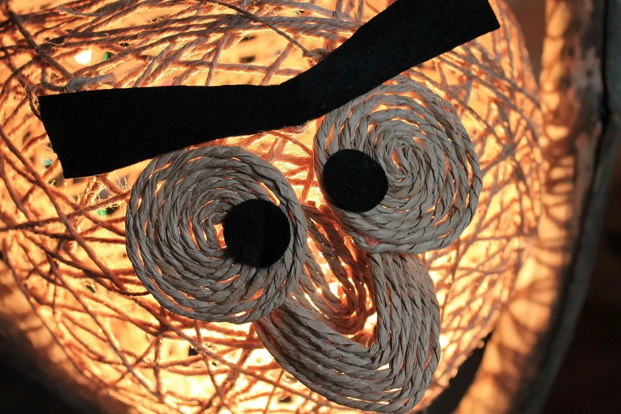 DIY lampe af snor med varmt lys